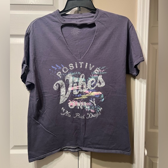 Women’s distressed positive vibes only t-shirt size M - Picture 3 of 6